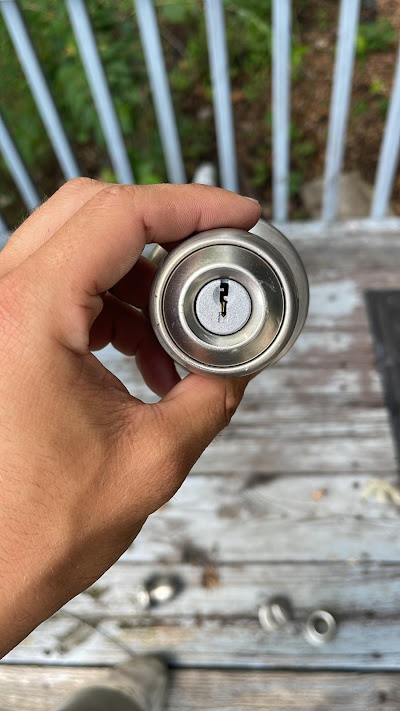 Tips for choosing the right locksmith for your needs